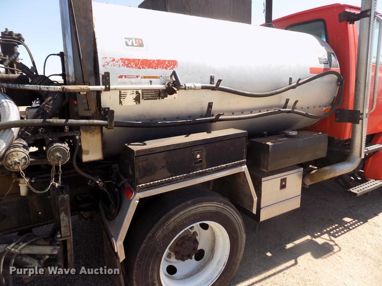 image for item DD5903 2000 Sterling L7500 oil distribution truck