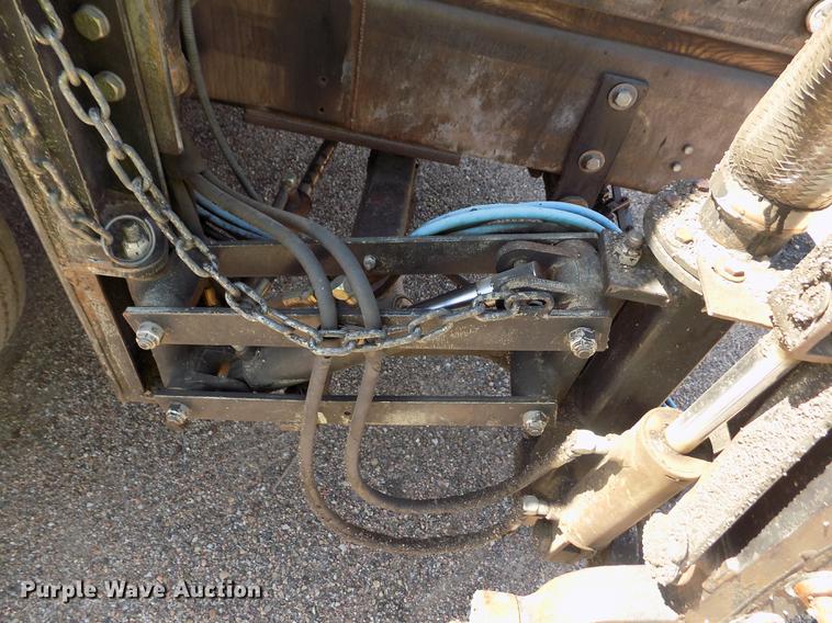 image for item DD5903 2000 Sterling L7500 oil distribution truck