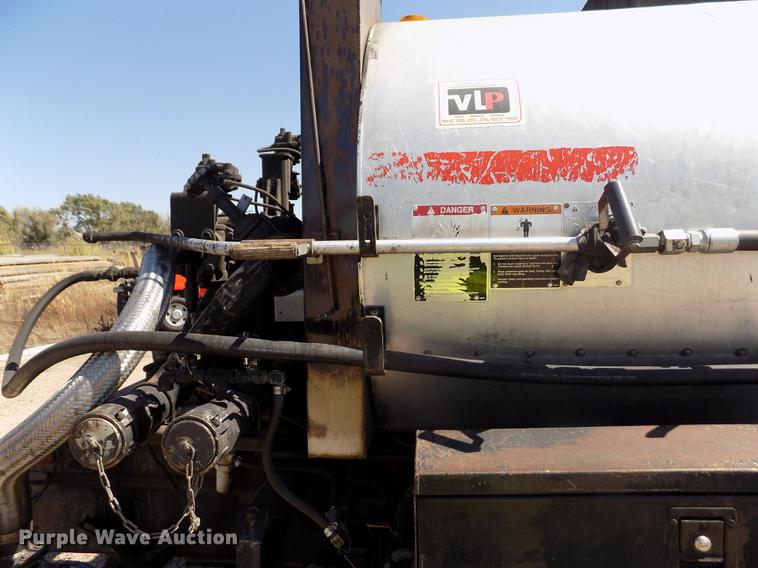 image for item DD5903 2000 Sterling L7500 oil distribution truck