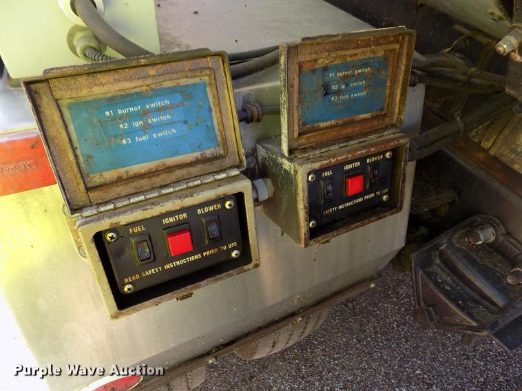 image for item DD5903 2000 Sterling L7500 oil distribution truck