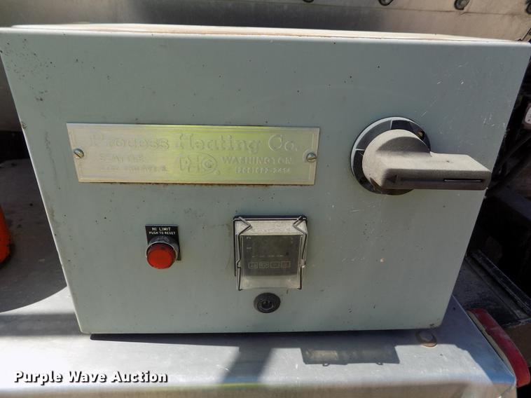 image for item DD5903 2000 Sterling L7500 oil distribution truck