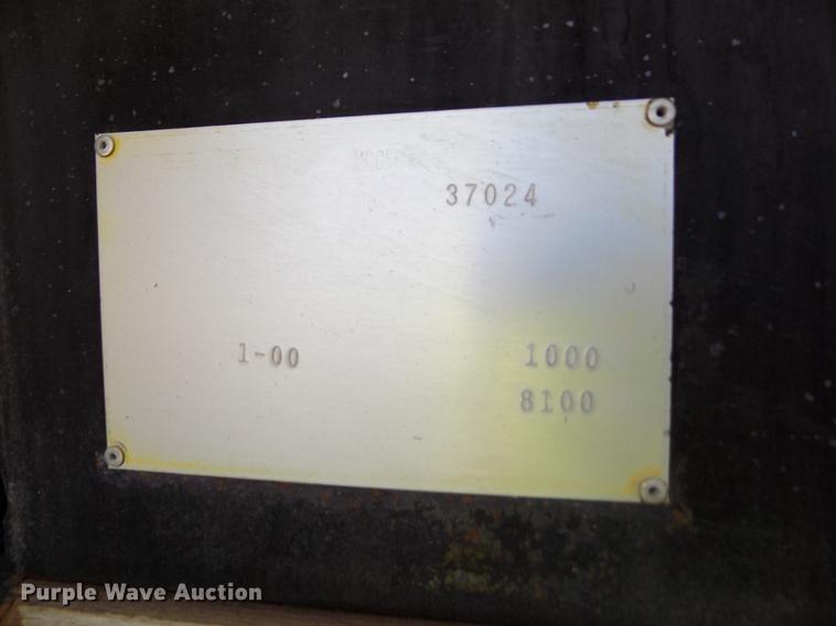 image for item DD5903 2000 Sterling L7500 oil distribution truck