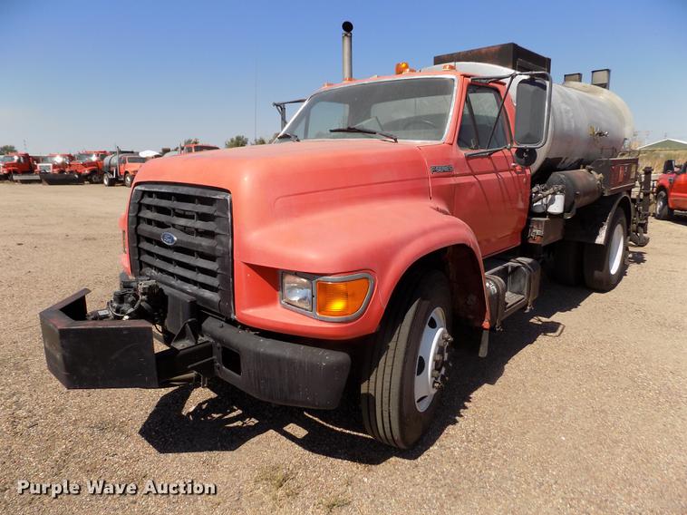 image for item DD5904 1998 Ford F800 oil distribution truck