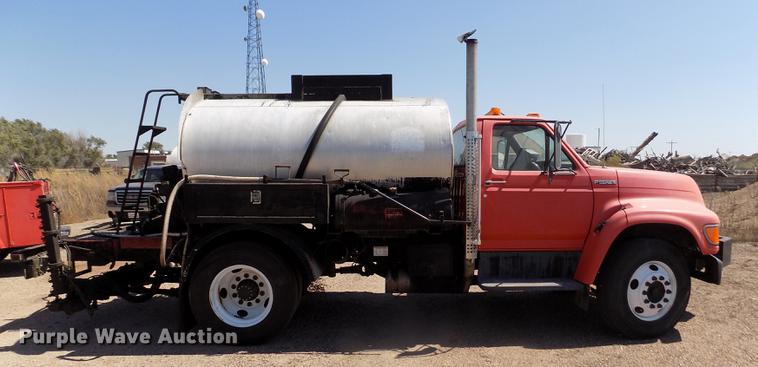 image for item DD5904 1998 Ford F800 oil distribution truck