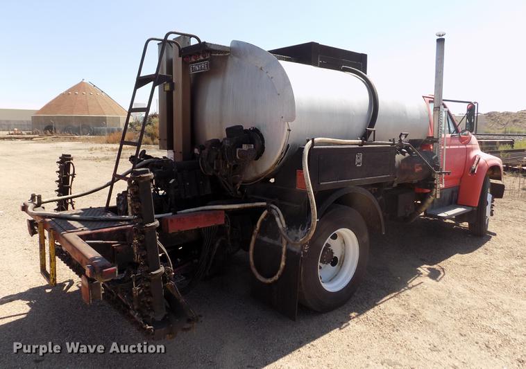 image for item DD5904 1998 Ford F800 oil distribution truck