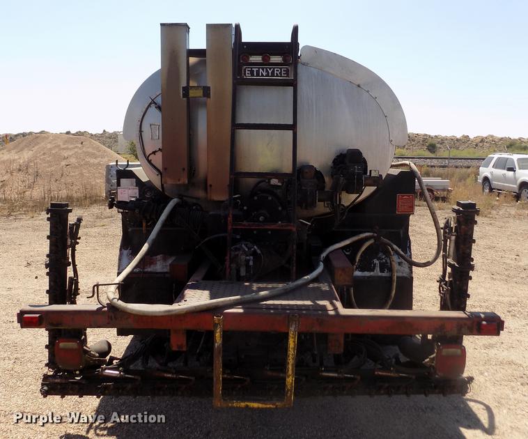 image for item DD5904 1998 Ford F800 oil distribution truck