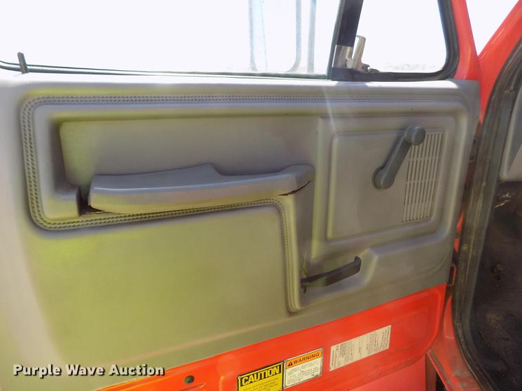 image for item DD5904 1998 Ford F800 oil distribution truck