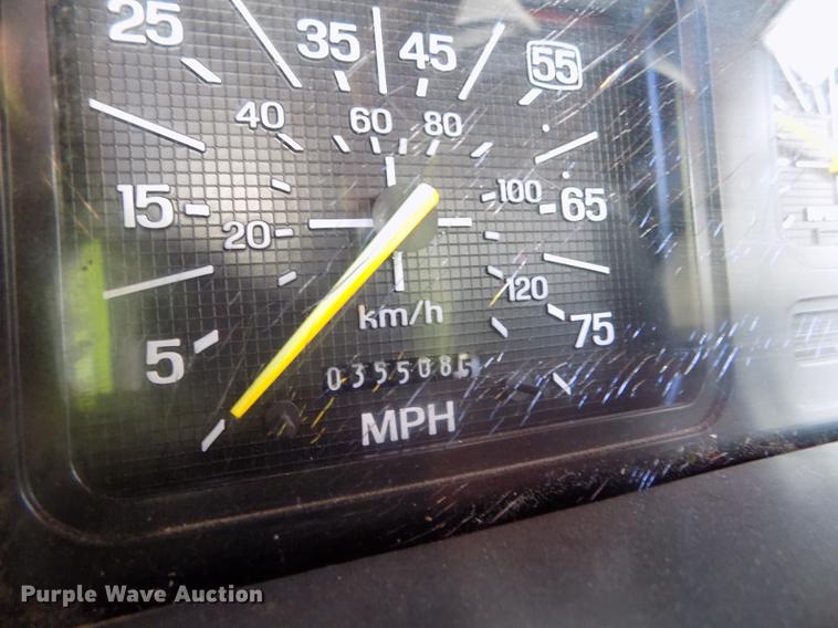 image for item DD5904 1998 Ford F800 oil distribution truck