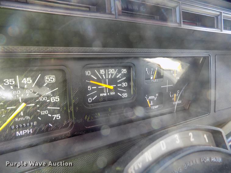 image for item DD5904 1998 Ford F800 oil distribution truck