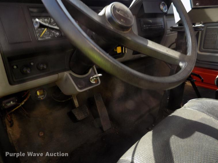 image for item DD5904 1998 Ford F800 oil distribution truck