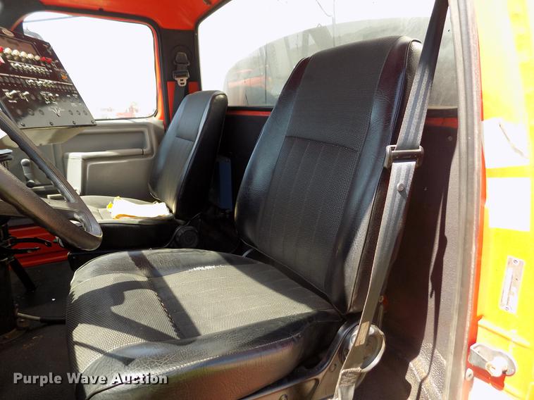 image for item DD5904 1998 Ford F800 oil distribution truck