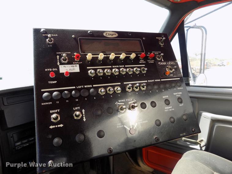 image for item DD5904 1998 Ford F800 oil distribution truck