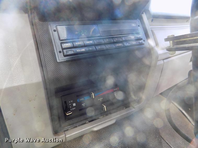 image for item DD5904 1998 Ford F800 oil distribution truck