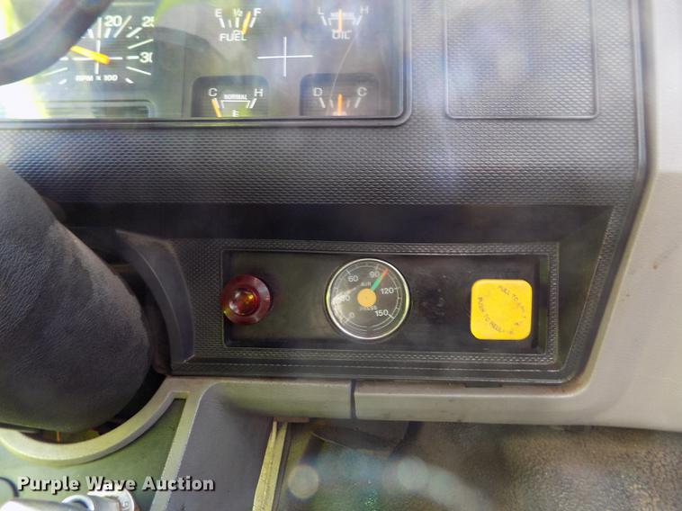 image for item DD5904 1998 Ford F800 oil distribution truck