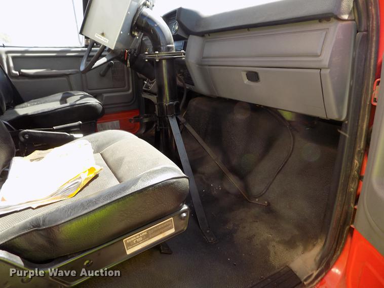 image for item DD5904 1998 Ford F800 oil distribution truck