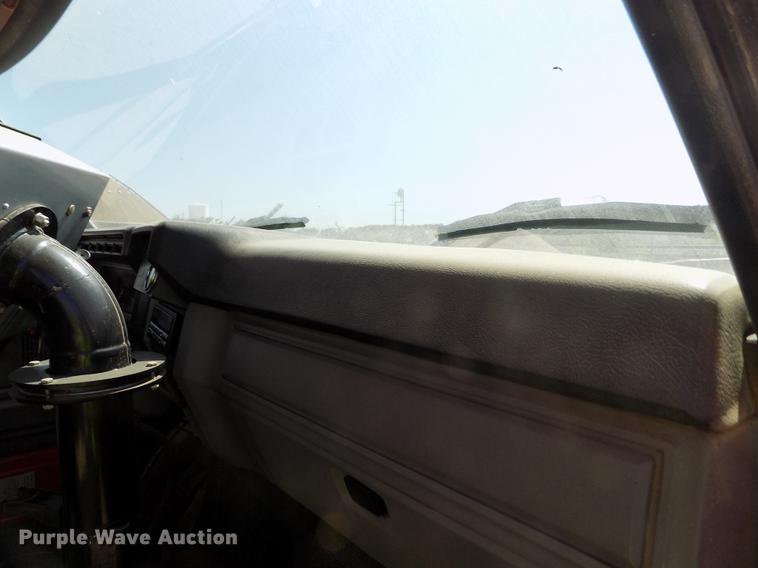 image for item DD5904 1998 Ford F800 oil distribution truck