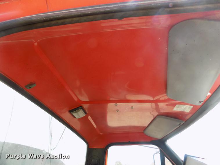 image for item DD5904 1998 Ford F800 oil distribution truck