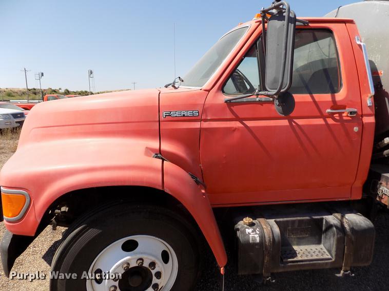 image for item DD5904 1998 Ford F800 oil distribution truck