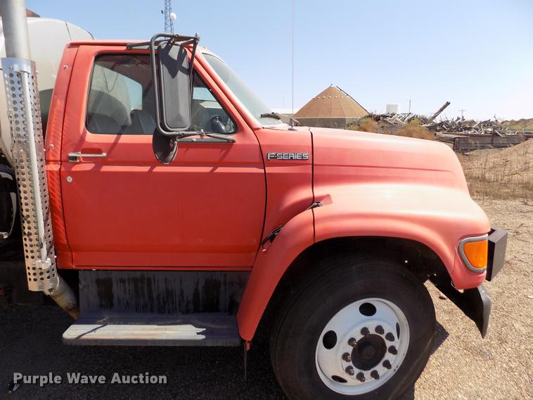 image for item DD5904 1998 Ford F800 oil distribution truck