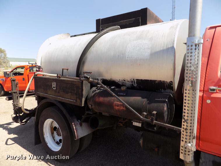 image for item DD5904 1998 Ford F800 oil distribution truck