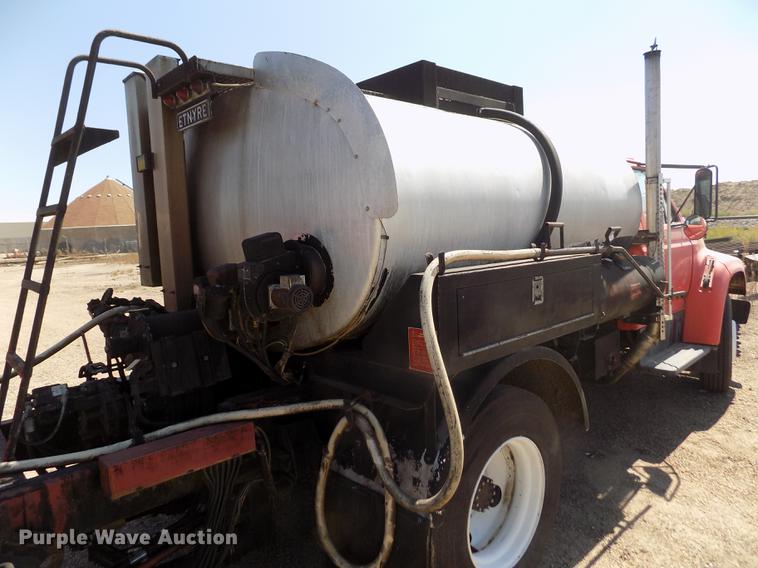 image for item DD5904 1998 Ford F800 oil distribution truck