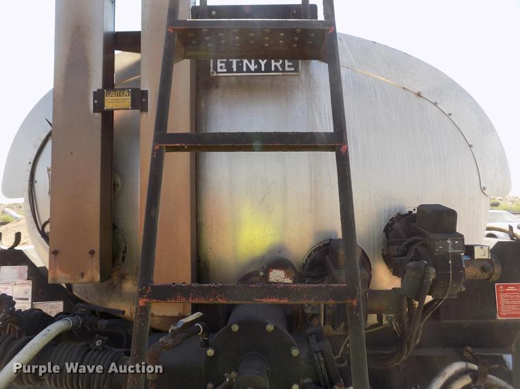 image for item DD5904 1998 Ford F800 oil distribution truck