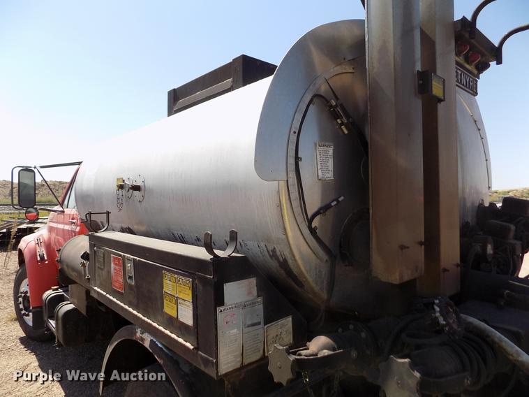 image for item DD5904 1998 Ford F800 oil distribution truck