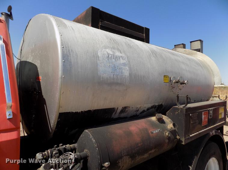 image for item DD5904 1998 Ford F800 oil distribution truck