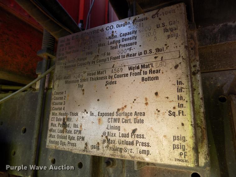 image for item DD5904 1998 Ford F800 oil distribution truck