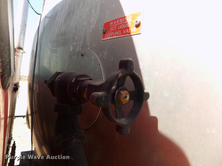 image for item DD5904 1998 Ford F800 oil distribution truck