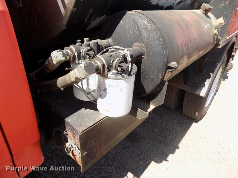 image for item DD5904 1998 Ford F800 oil distribution truck