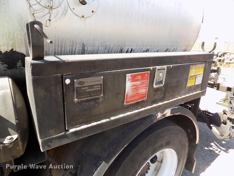 image for item DD5904 1998 Ford F800 oil distribution truck