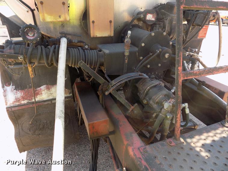 image for item DD5904 1998 Ford F800 oil distribution truck