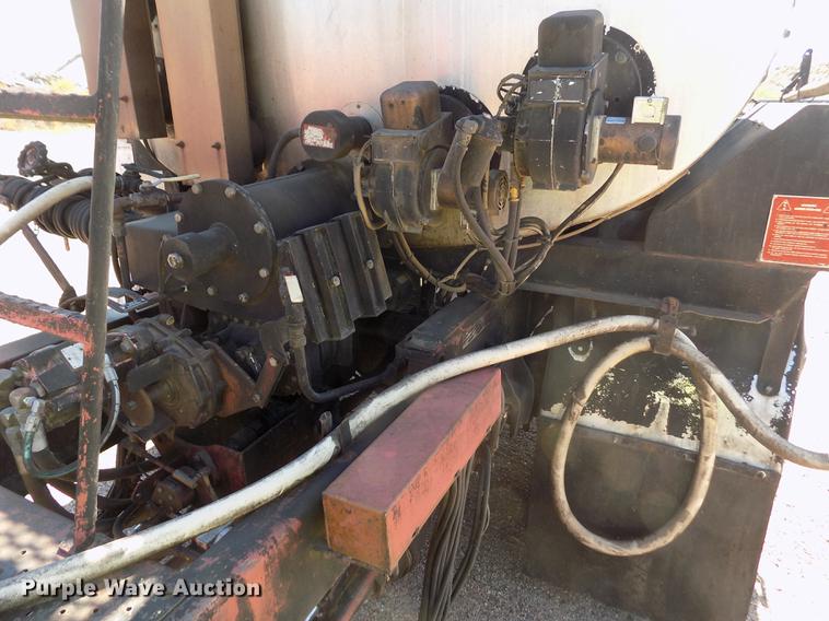 image for item DD5904 1998 Ford F800 oil distribution truck