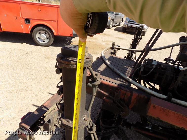 image for item DD5904 1998 Ford F800 oil distribution truck