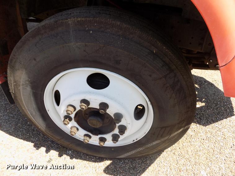 image for item DD5904 1998 Ford F800 oil distribution truck