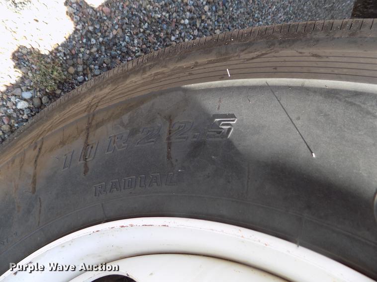 image for item DD5904 1998 Ford F800 oil distribution truck