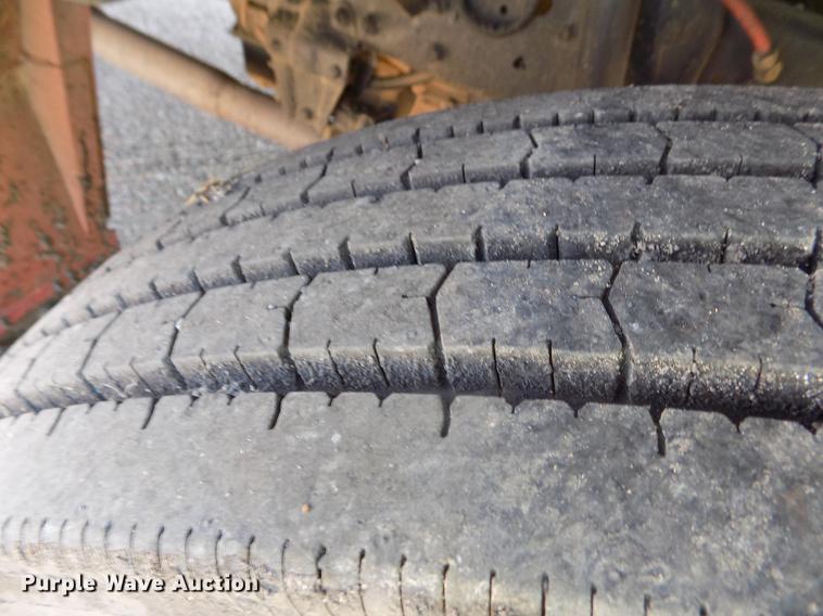 image for item DD5904 1998 Ford F800 oil distribution truck