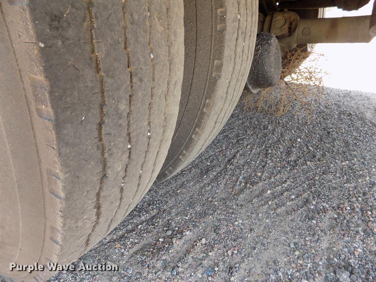 image for item DD5904 1998 Ford F800 oil distribution truck