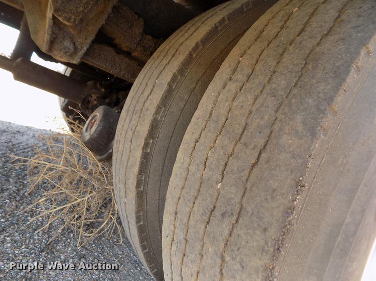 image for item DD5904 1998 Ford F800 oil distribution truck