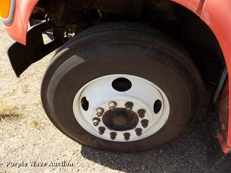 image for item DD5904 1998 Ford F800 oil distribution truck