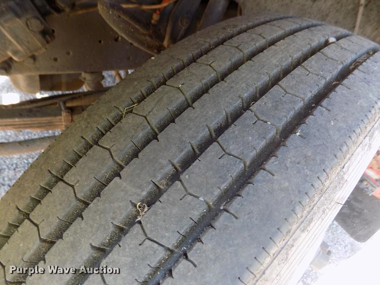 image for item DD5904 1998 Ford F800 oil distribution truck