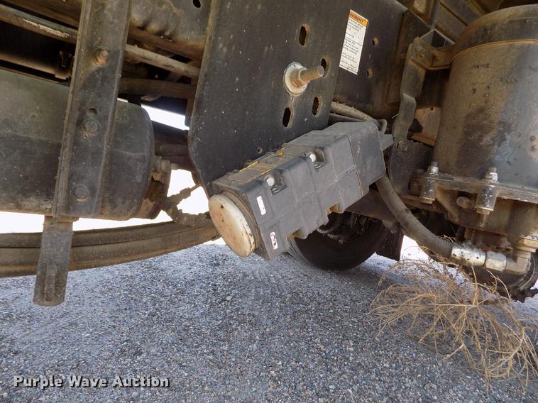 image for item DD5904 1998 Ford F800 oil distribution truck