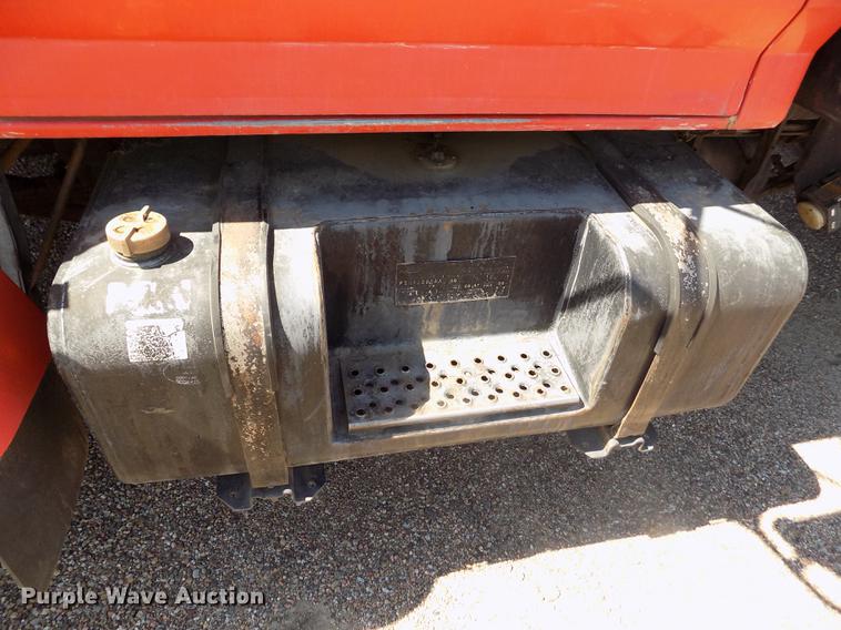 image for item DD5904 1998 Ford F800 oil distribution truck