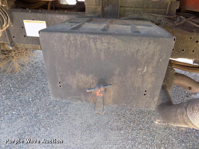 image for item DD5904 1998 Ford F800 oil distribution truck