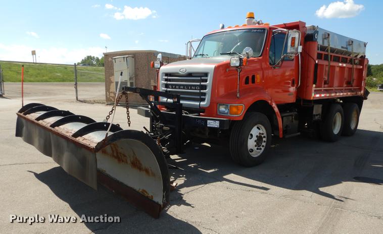 image for item DD6460 2003 Sterling LT7500 dump truck