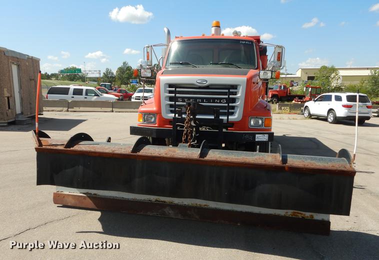 image for item DD6460 2003 Sterling LT7500 dump truck