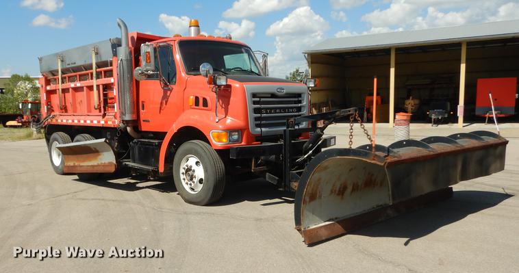 image for item DD6460 2003 Sterling LT7500 dump truck