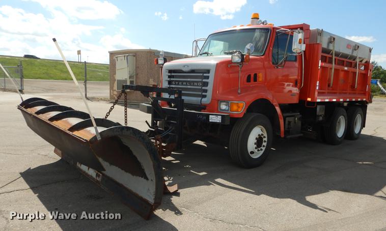image for item DD6461 2003 Sterling LT7500 dump truck
