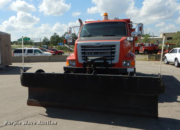image for item DD6462 2003 Sterling LT7500 dump truck